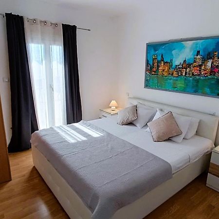 Apartments Ella Makarska Bagian luar foto